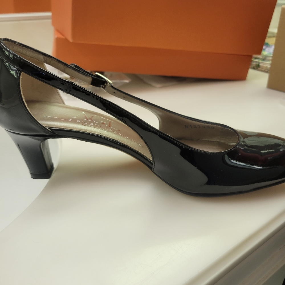 AGL Italian pumps